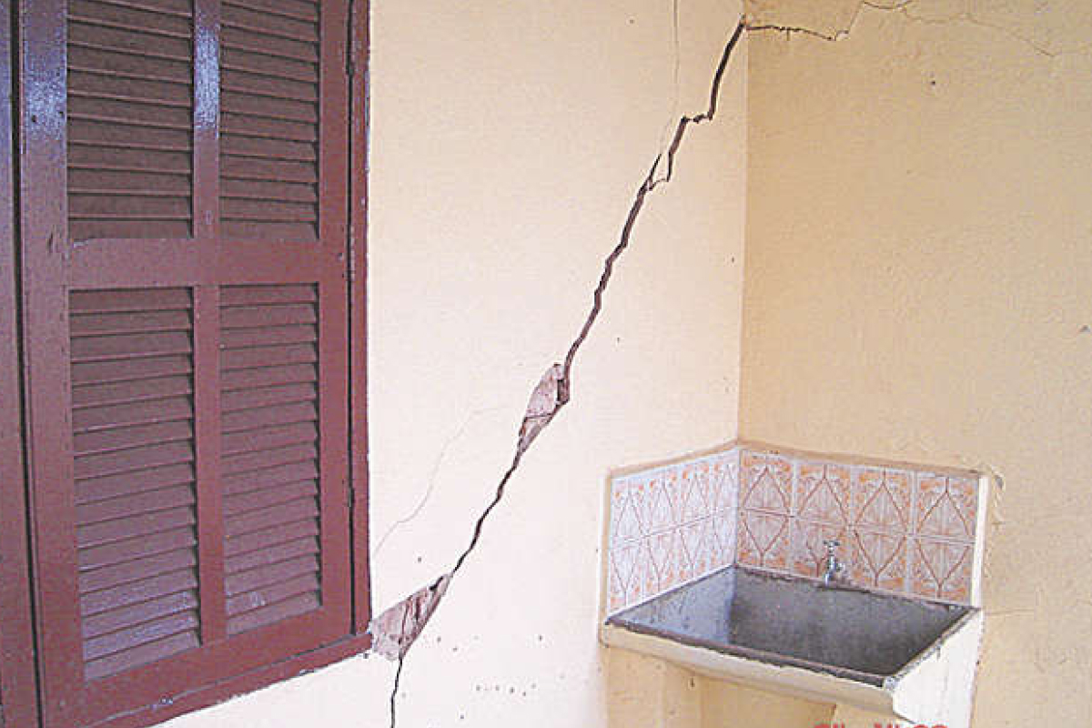 Estaca reação (Escora casa trincada)