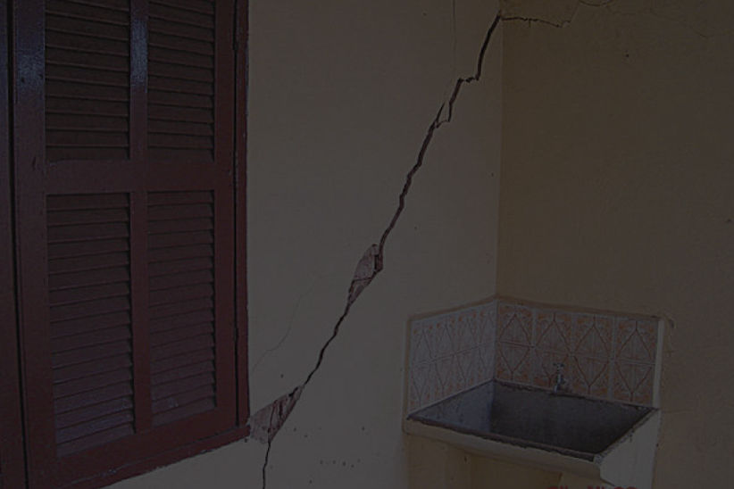 Estaca reação (Escora casa trincada)